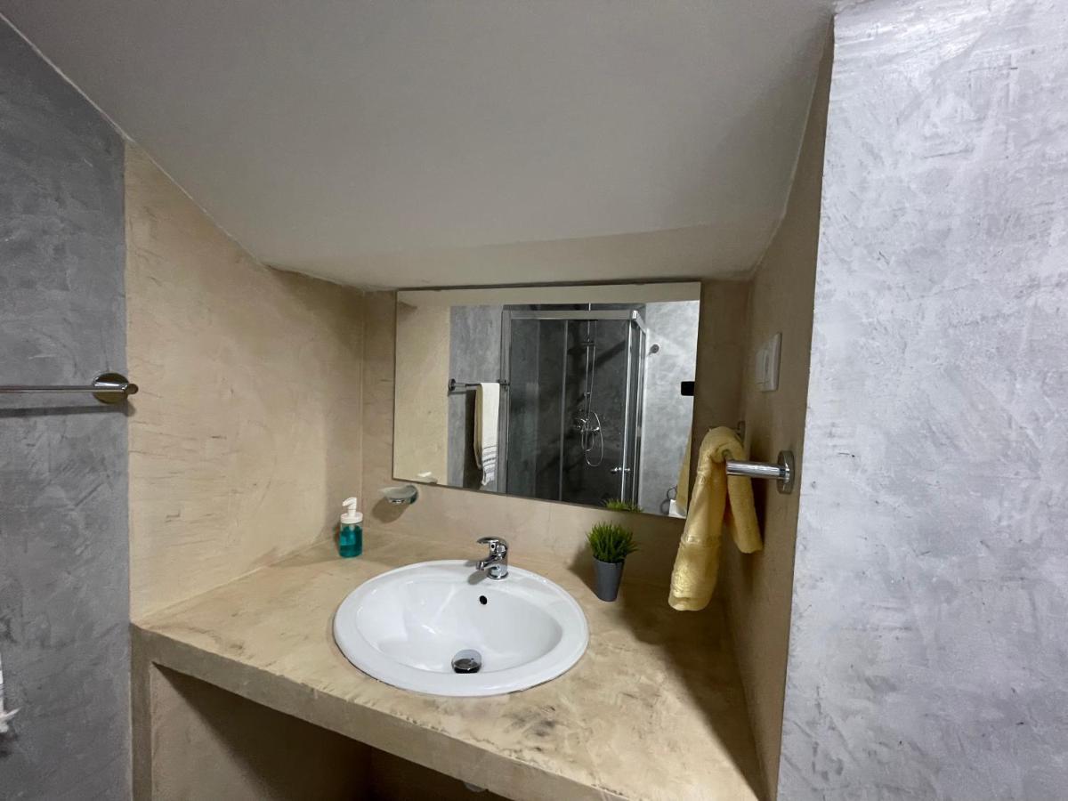 Tia Nita Apartamentos Mindelo Esterno foto